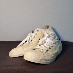 Lace cream converse